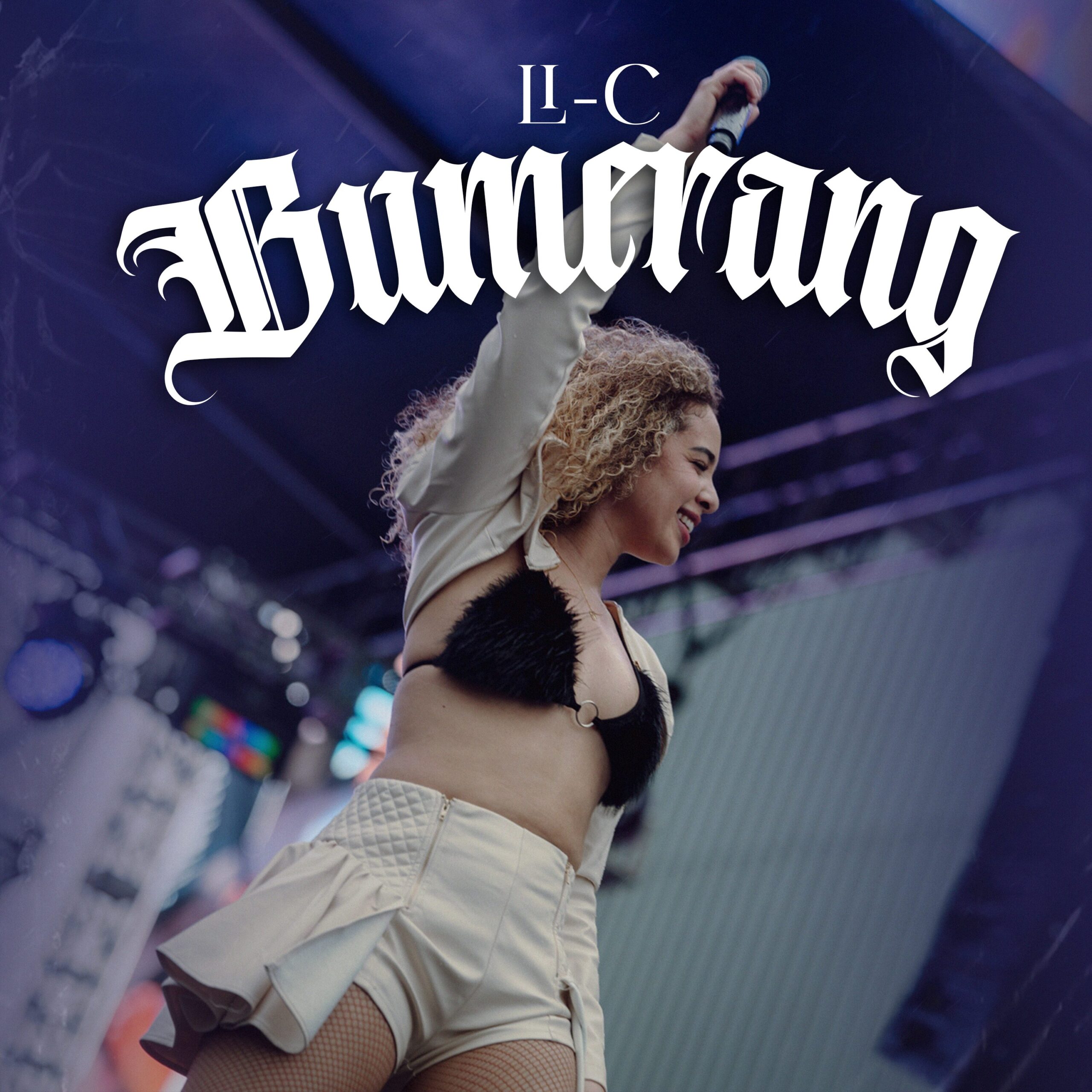 LI-C explora el ciclo de las relaciones adictivas en Bumerang. La canción relata la dificultad de soltar amores peligrosos que generan un retorno constante.